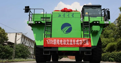 Китай випустив 120-тонний кар’єрний самоскид на електроенергії